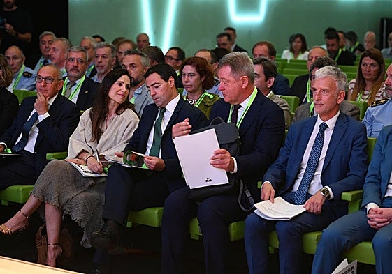 Imanol Pradales, Bingen Zupiria e Iñaki Subijana, este lunes en Bilbao en la inauguración del foro de seguridad.