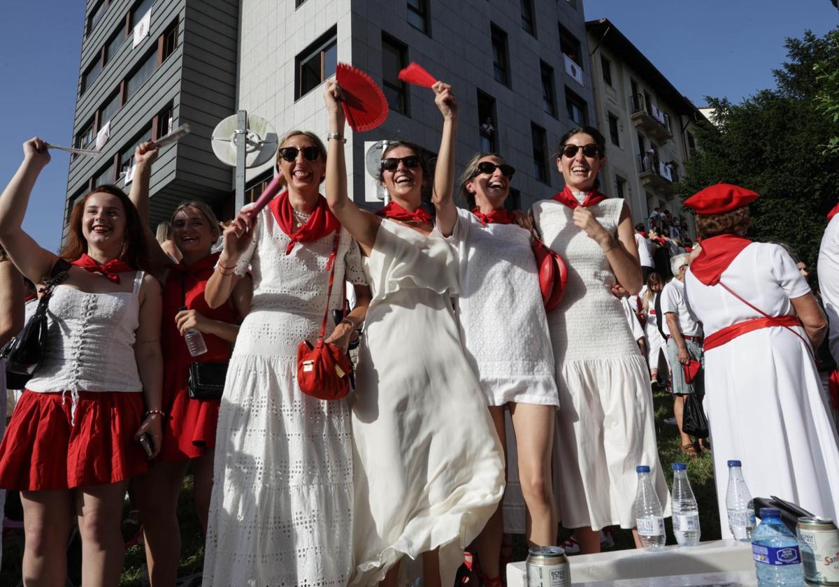 Emoción, sol y calor en el Alarde tradicional