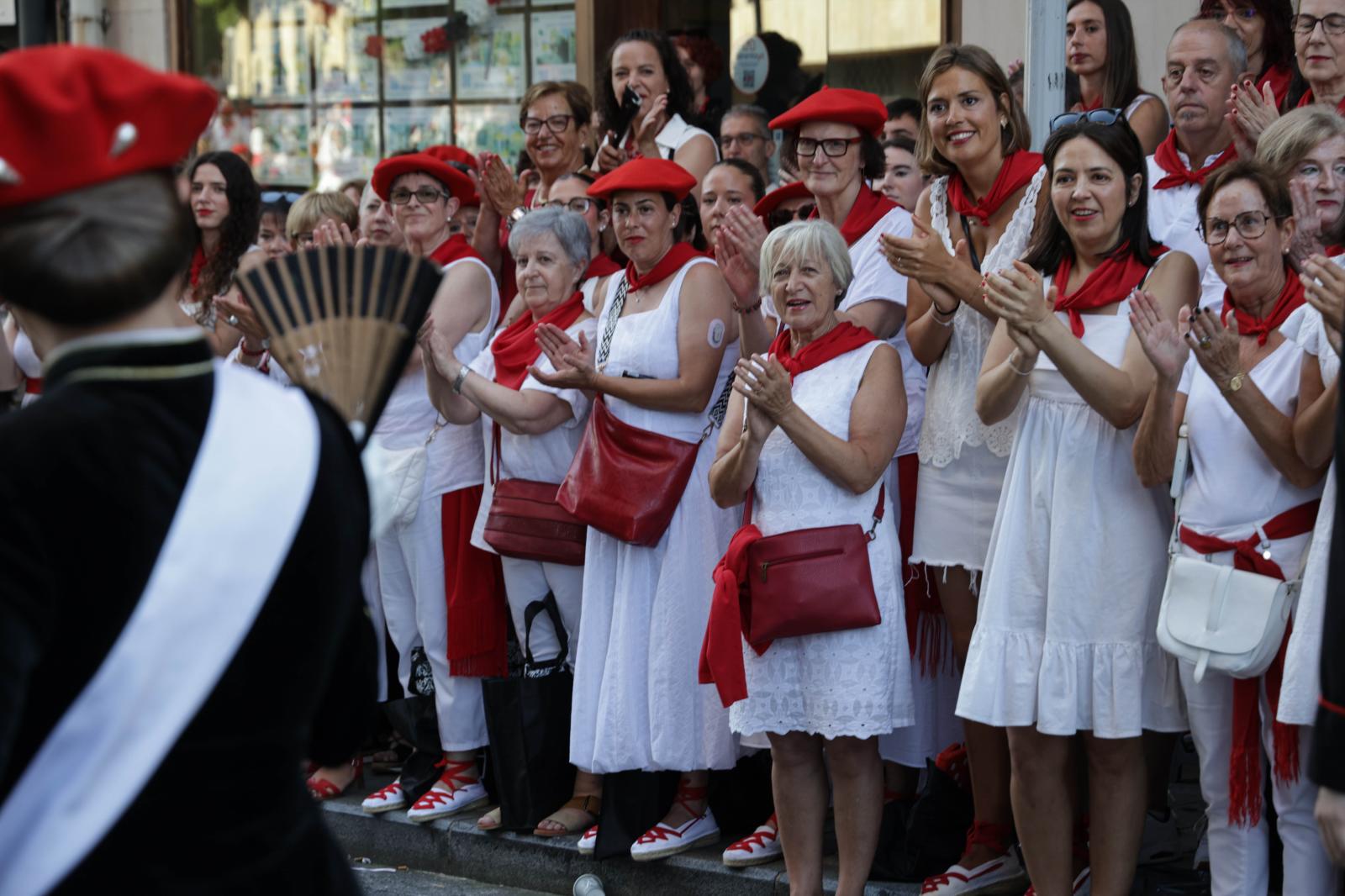 Emoción, sol y calor en el Alarde tradicional