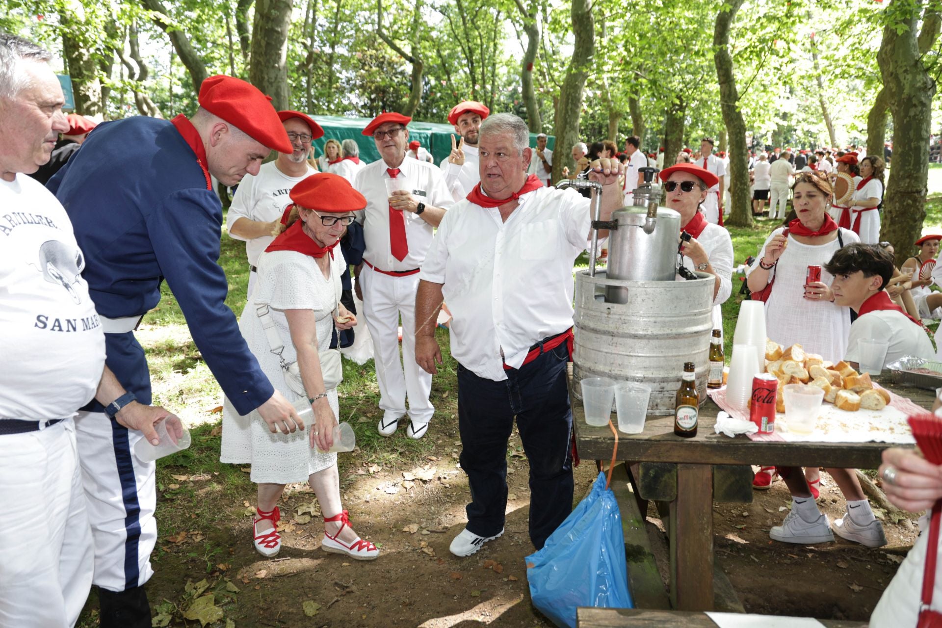Danzas, cuadrillas y sidra en las campas de San Marcial