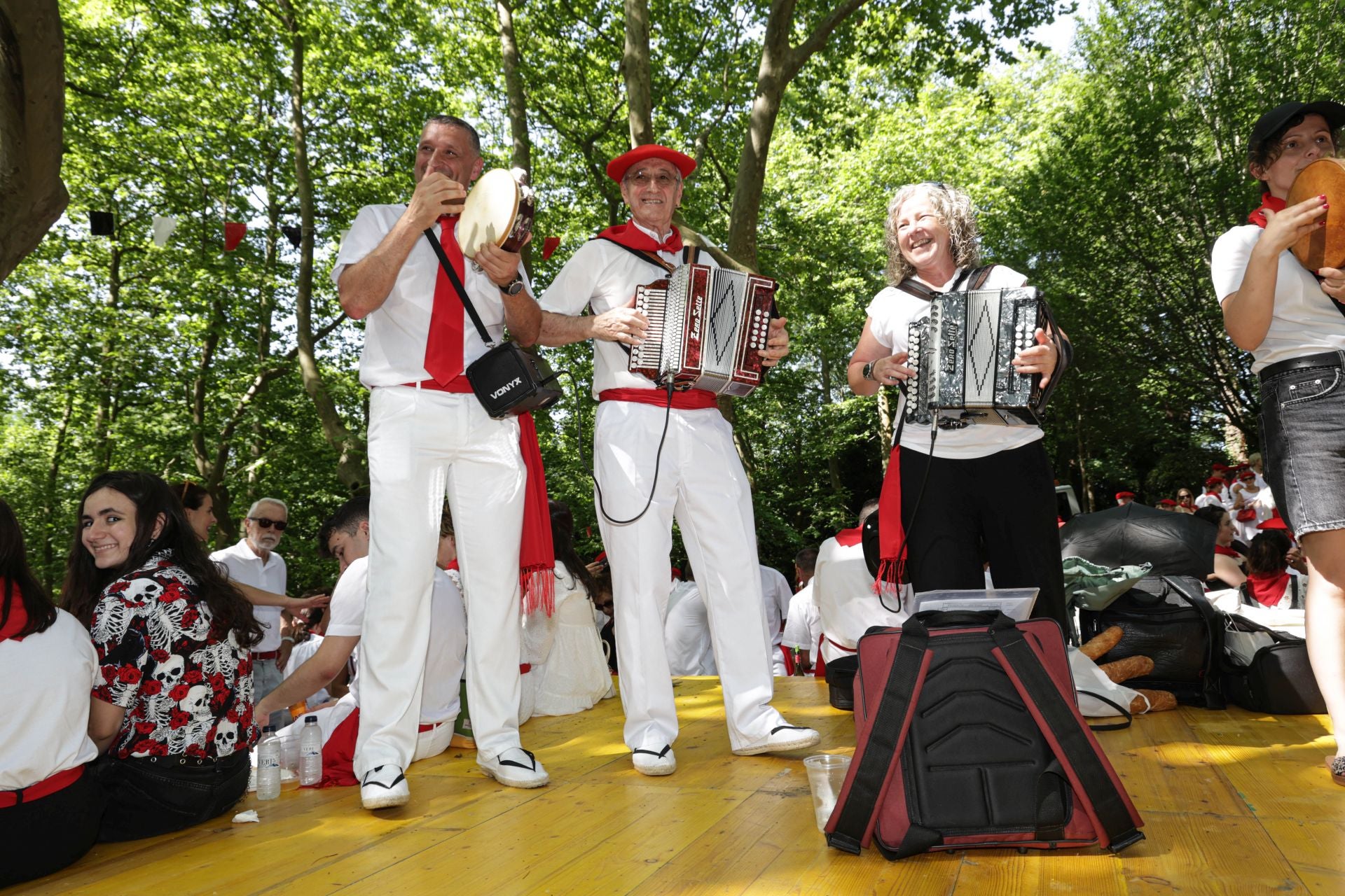 Danzas, cuadrillas y sidra en las campas de San Marcial