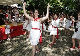 Danzas, cuadrillas y sidra en las campas de San Marcial
