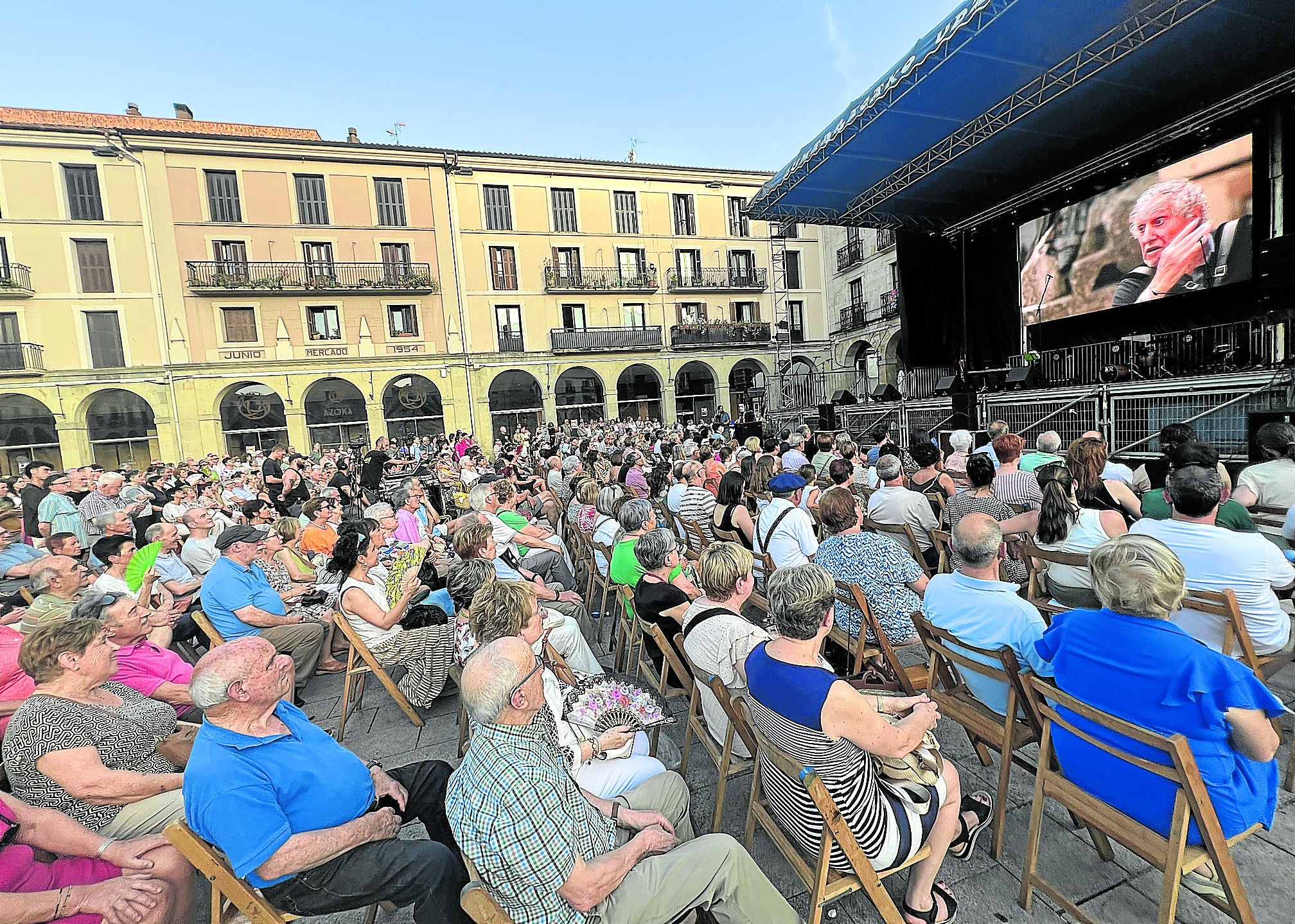 Zumarraga brindó una gran acogida al documental 'Hauspoa & Tunela'.