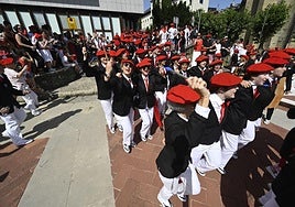 A pesar del sofocante calor el Alarde público ha sido una fiesta.