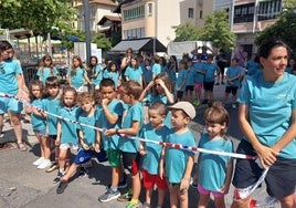 Los más txikis esperando el pistoletazo de salida de la carrera infantil a favor del buen trato a la infancia y la adolescencia.