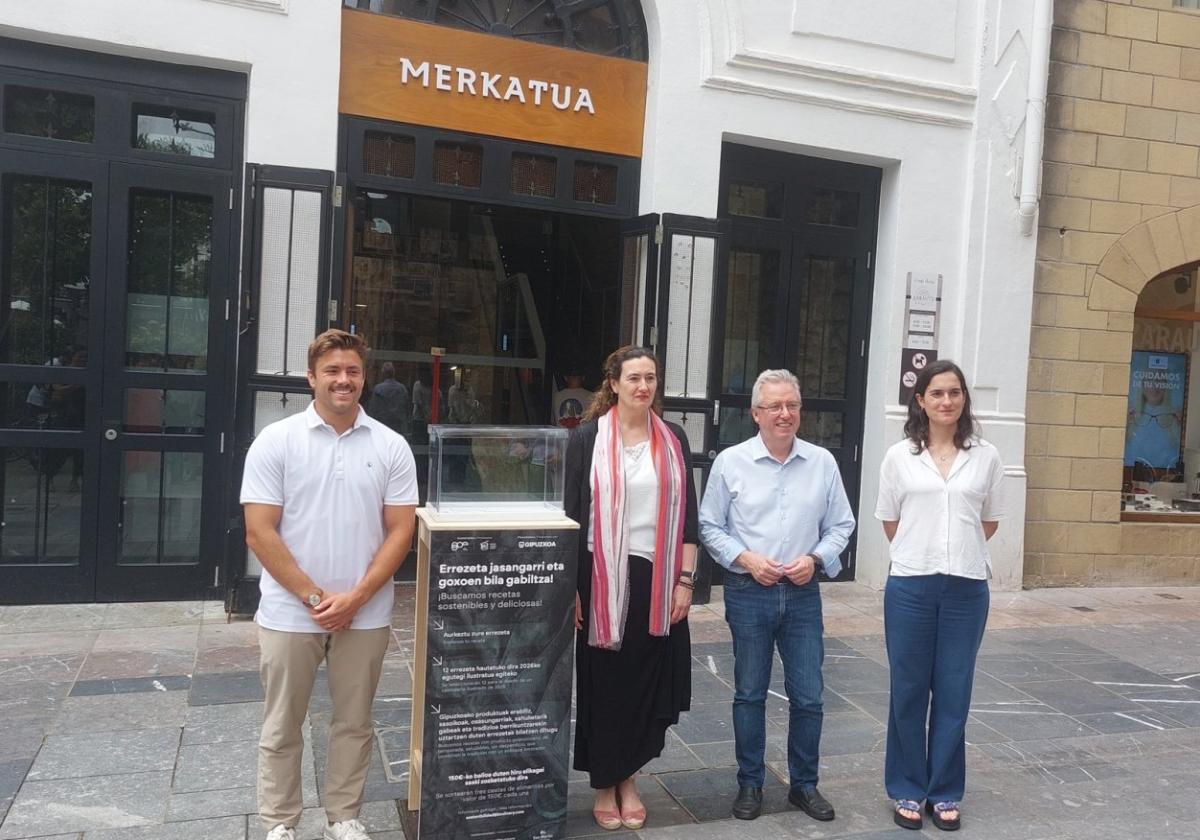 Iñaxio Illarramendi, Begoña Rodríguez, José Ignacio Asensio y Paula Torán en la presentación.