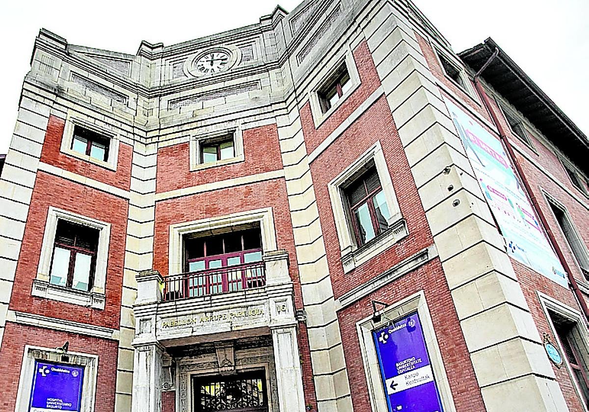 Acceso a uno de los pabellones de Basurto.