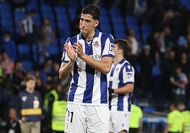 Nayef Aguerd se despide de la afición de la Real Sociedad