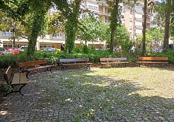 En el parque Zubimusu se han retirado los bancos en mal estado y se han colocado 14 nuevos modelo Urgull.