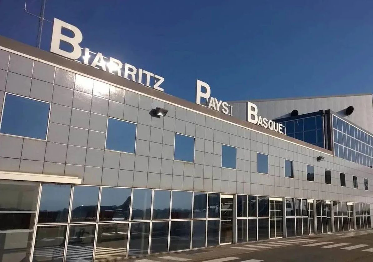 Fachada del aeropuerto de Biarritz