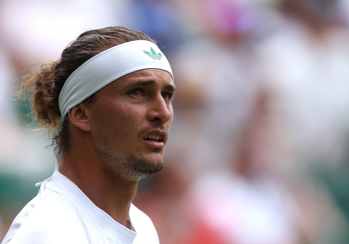 Alexander Zverev, durante el partido de primera ronda de Wimbledon en el que quedó eliminado del torneo.