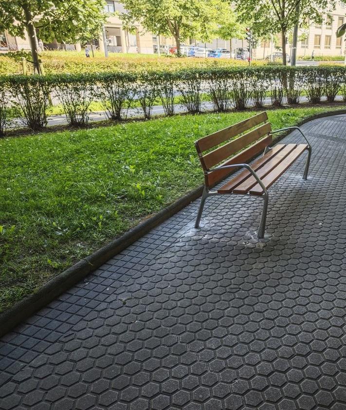 Imagen secundaria 2 - Mantenimiento Urbano renueva 80 bancos en cuatro barrios de Donostia