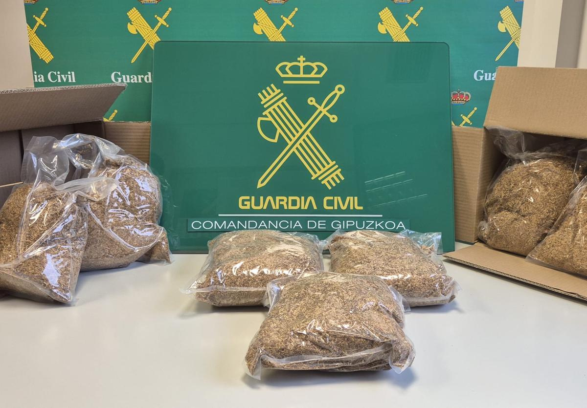 Intervenidos siete kilos de picadura de tabaco enviados desde Madrid a Euskadi y Navarra