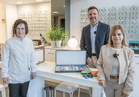 Presentación reciente de la campaña de las ayudas para el material escolar en la óptica Irigoyen.