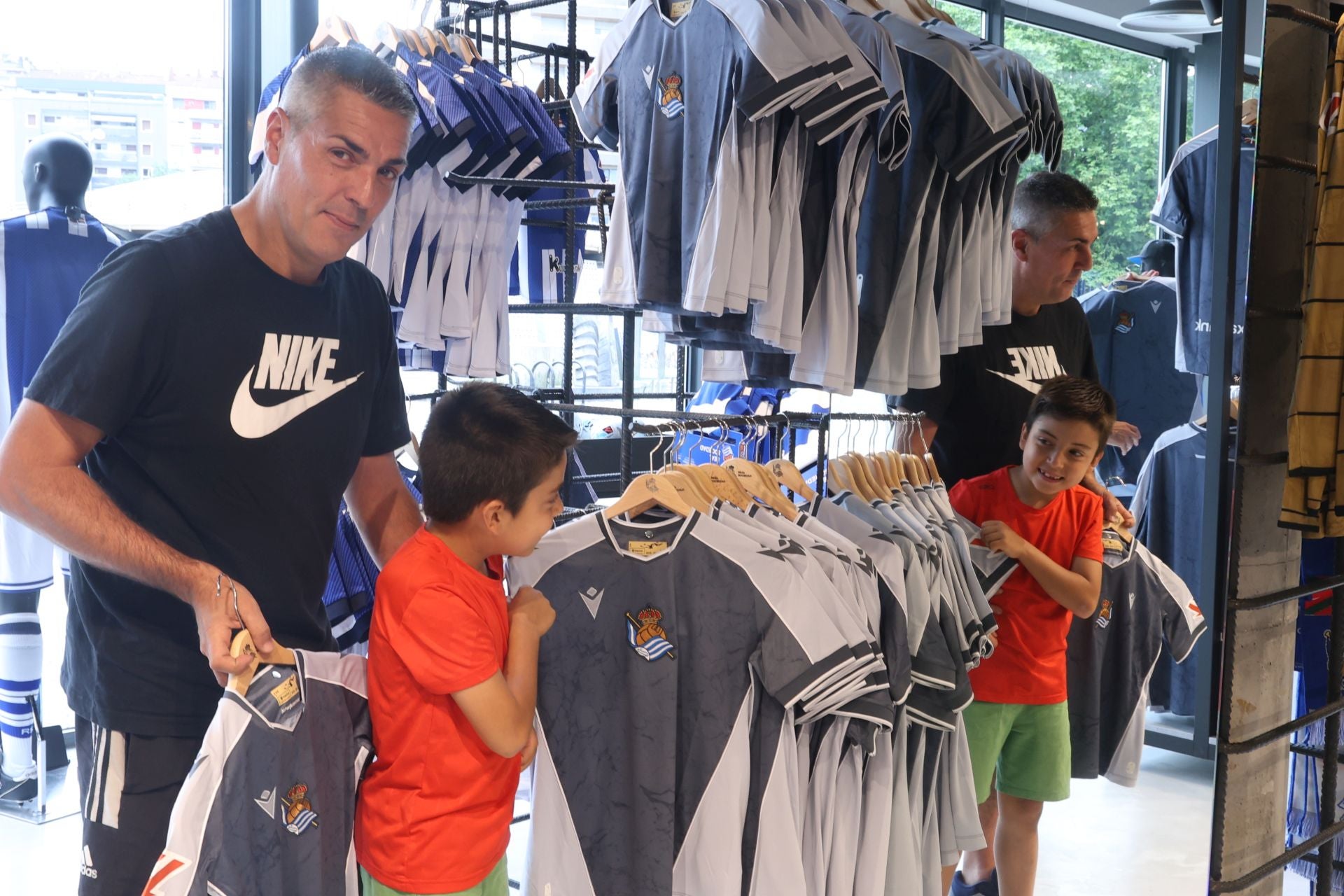 Las primeras equipaciones de la Real ya están vendidas