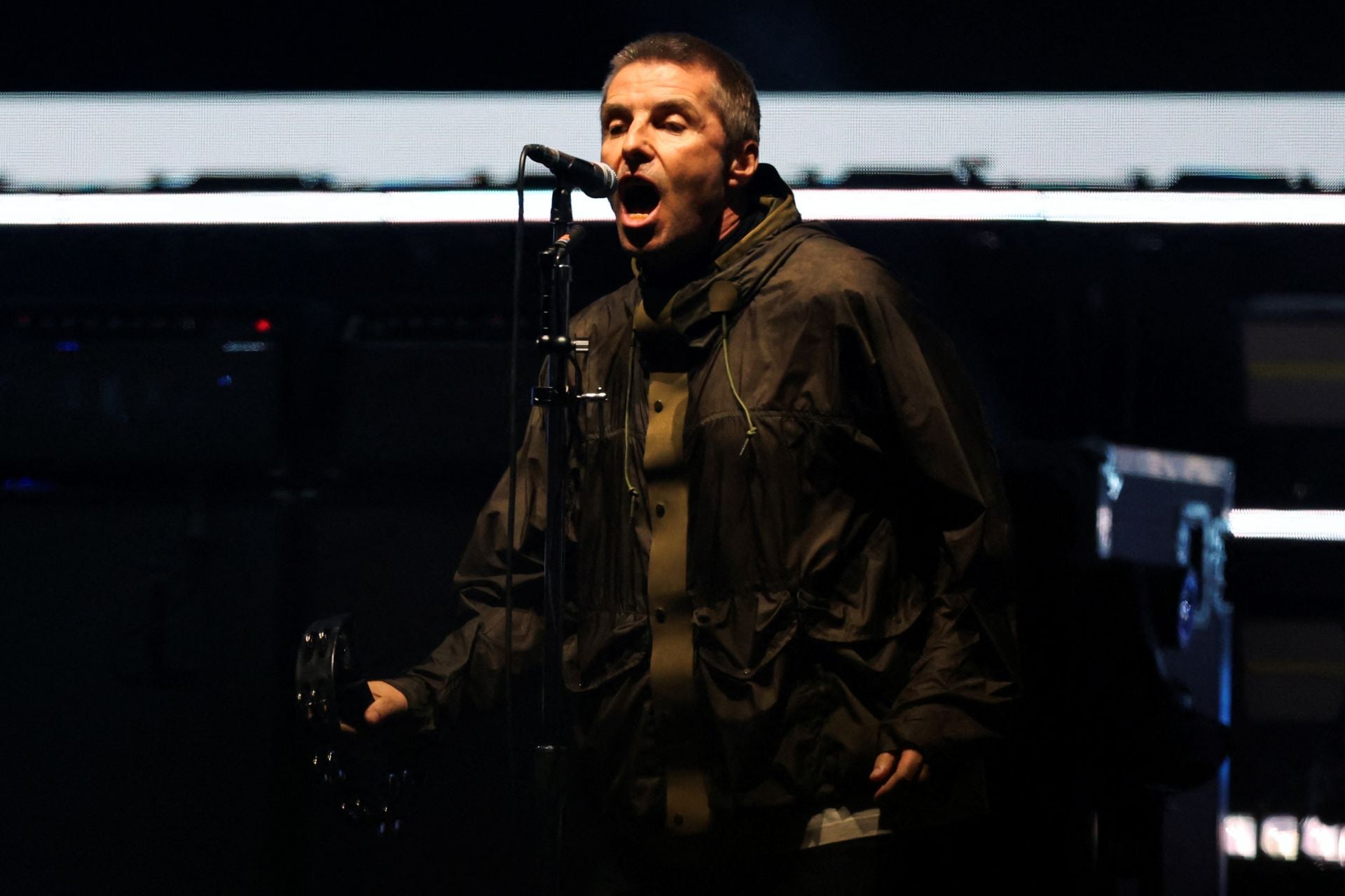 Oasis hace temblar Cardiff