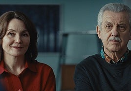 Nagore Aranburu y José Ramón Soroiz, en la película.