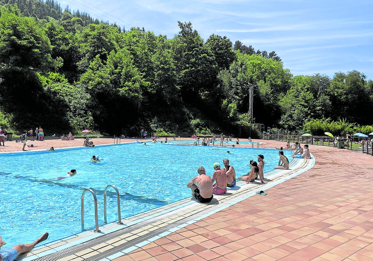 Las piscinas exteriores de Ipurua han recibido una notable afluencia de bañistas y de usuarios.