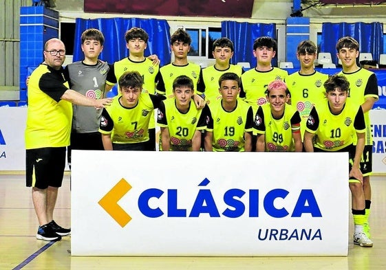 El equipo Eguzki Goxokis Goxua en su desplazamiento a Alzira.