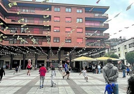 El barrio. Volverá a contar con unas completas fiestas este año.