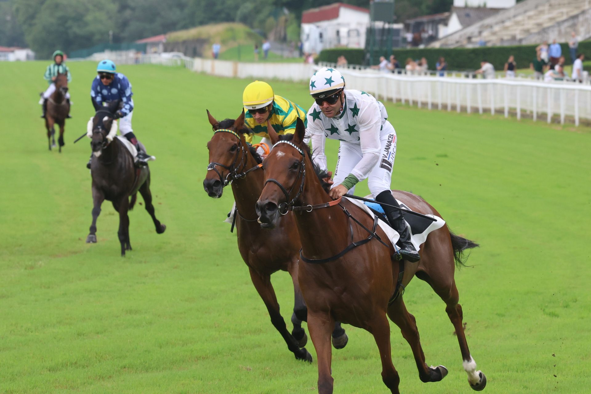Carrera de caballos en el hipódromo de San Sebastián