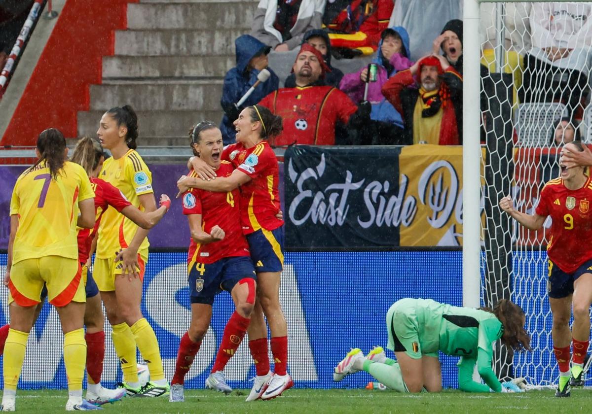 Irene Paredes celebra su gol contra Bélgica, ayer en el Stockhorn Arena en Thun, Suiza.