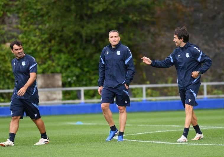 Sergio, en su primer entrenamiento, junto a Casamichana y Jon Alemán.