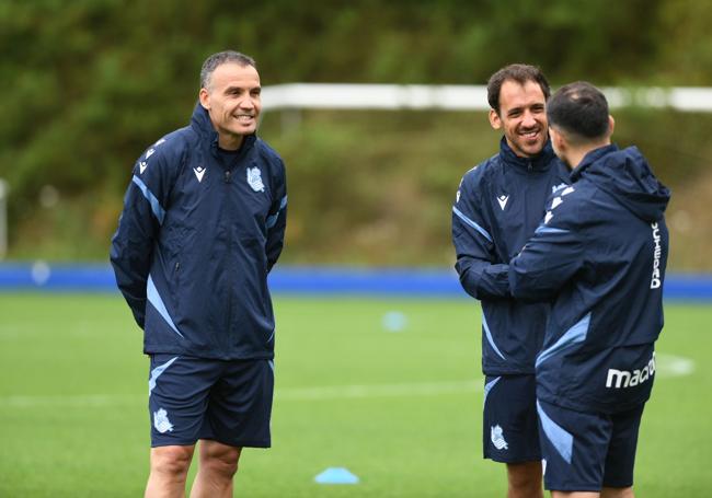 Sergiol el nuevo entrenador, con Héctor Ibáñez y José Rodríguez