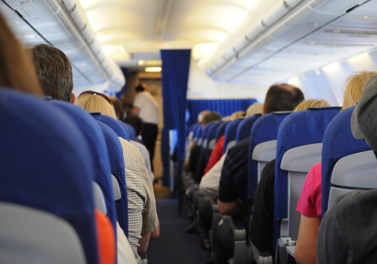 Las prendas que no debes usar durante un vuelo si no quieres arruinar tu viaje de verano