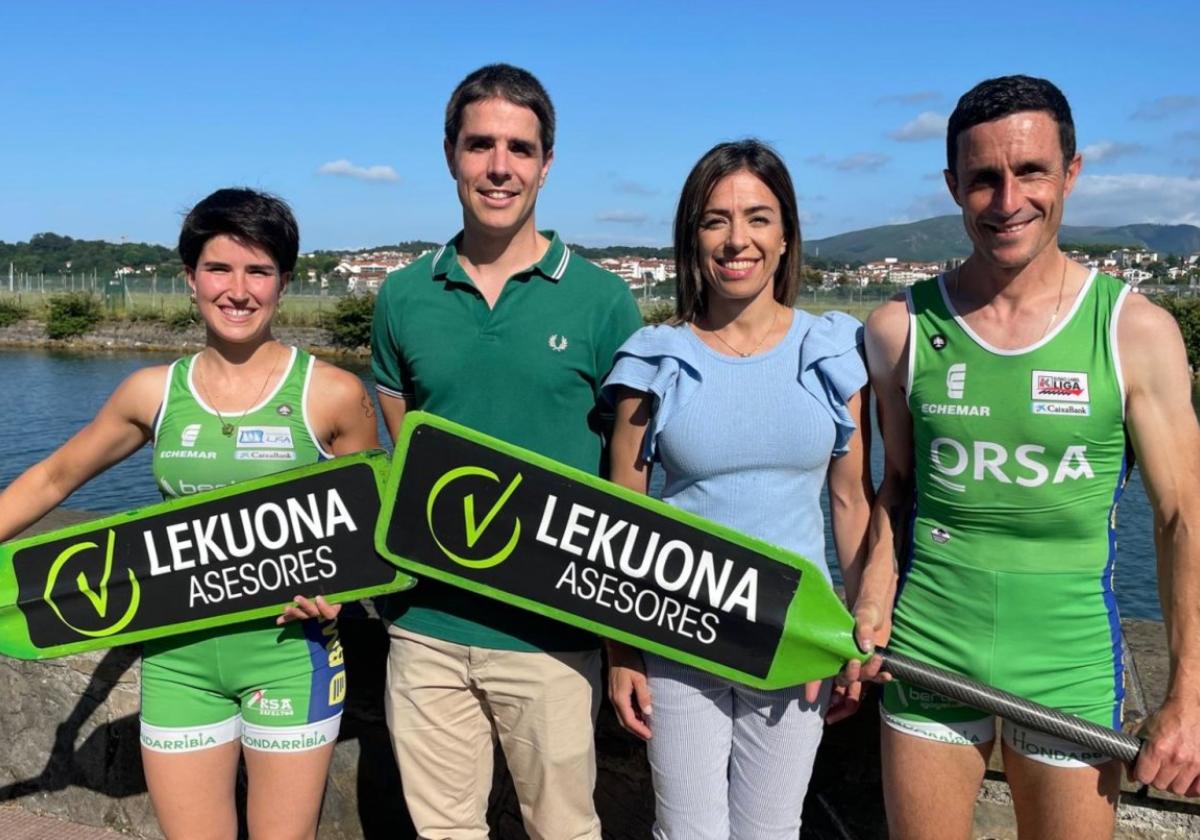 Los hermanos Ander y Olatz Lekuona, con los patrones Miren Garmendia y Ioseba Olaskoaga.