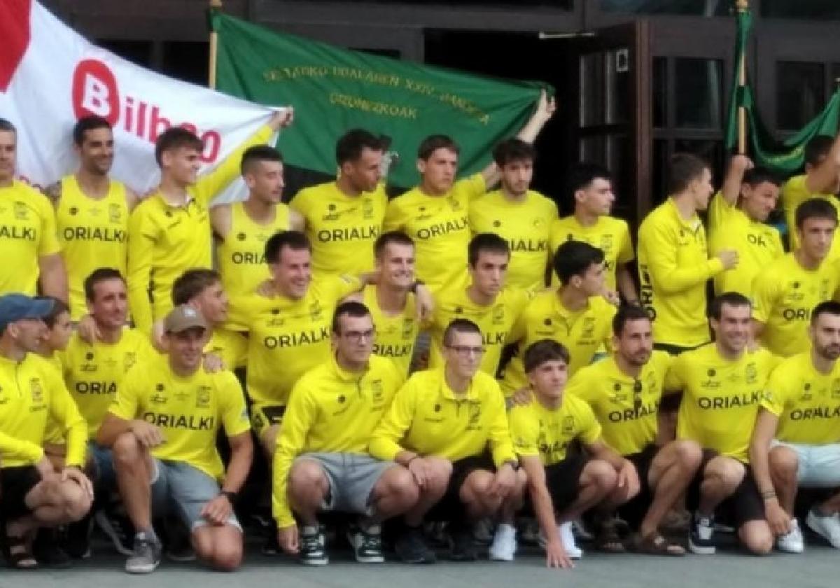 Pozik egoteko arrazoiak bazituzten Orio Orialkiko gizonezkoen bi traineruetako arraunlari eta entrenatzaileek. Oraindik denboraldia luzea da, baina ondo hastea, garrantzitsua.