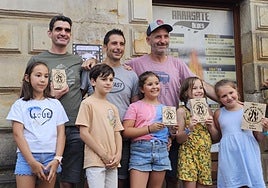 Todos los ganadores posaron orgullosos con sus premios.