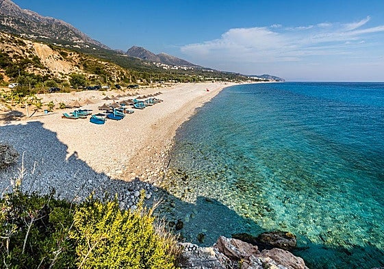 La playa de Dhërmi en la Riviera albanesa.