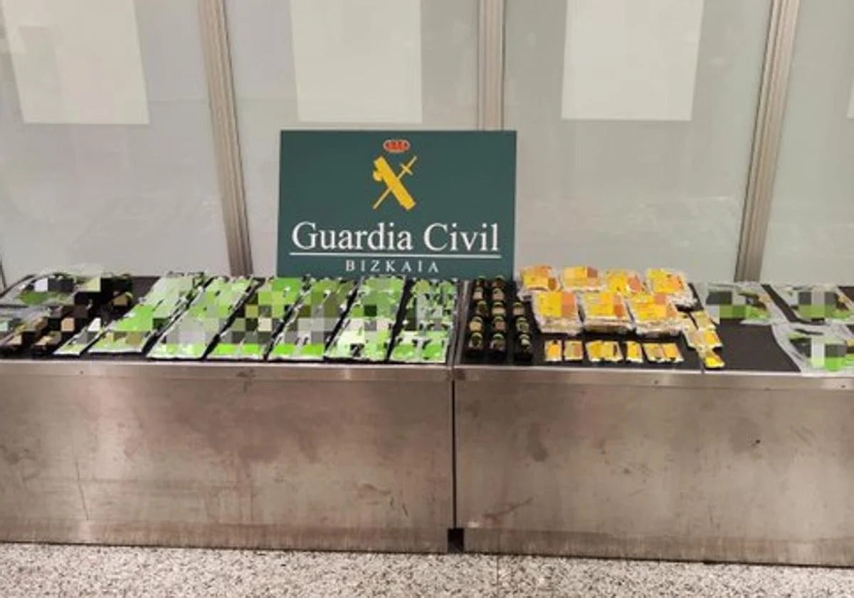 En total intervenido han sido 179 sobres de 30 ml, 122 sobres de 50 ml y 24 botes de 100 ml.