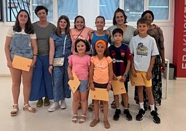 Las personas premiadas en los concursos de carteles.