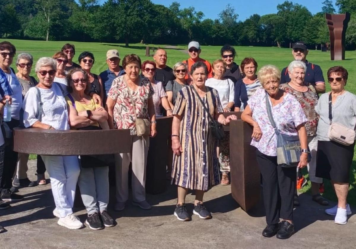 Los excursionistas de Urbaundi, en Chillida Leku.