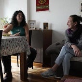 Jóvenes en un piso compartido.