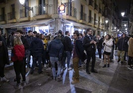 Ambiente nocturno en la Parte Vieja.