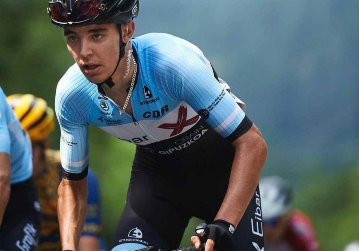 El irundarra Jon Morillo, de 24 años, dejó de competir, pero sigue andando en bici en busca de retos.
