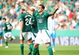 Jauregi celebra su doblete ante el Málaga esta pasada temporada.