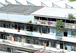Pabellones abandonados y ocupados en el barrio de Herrera