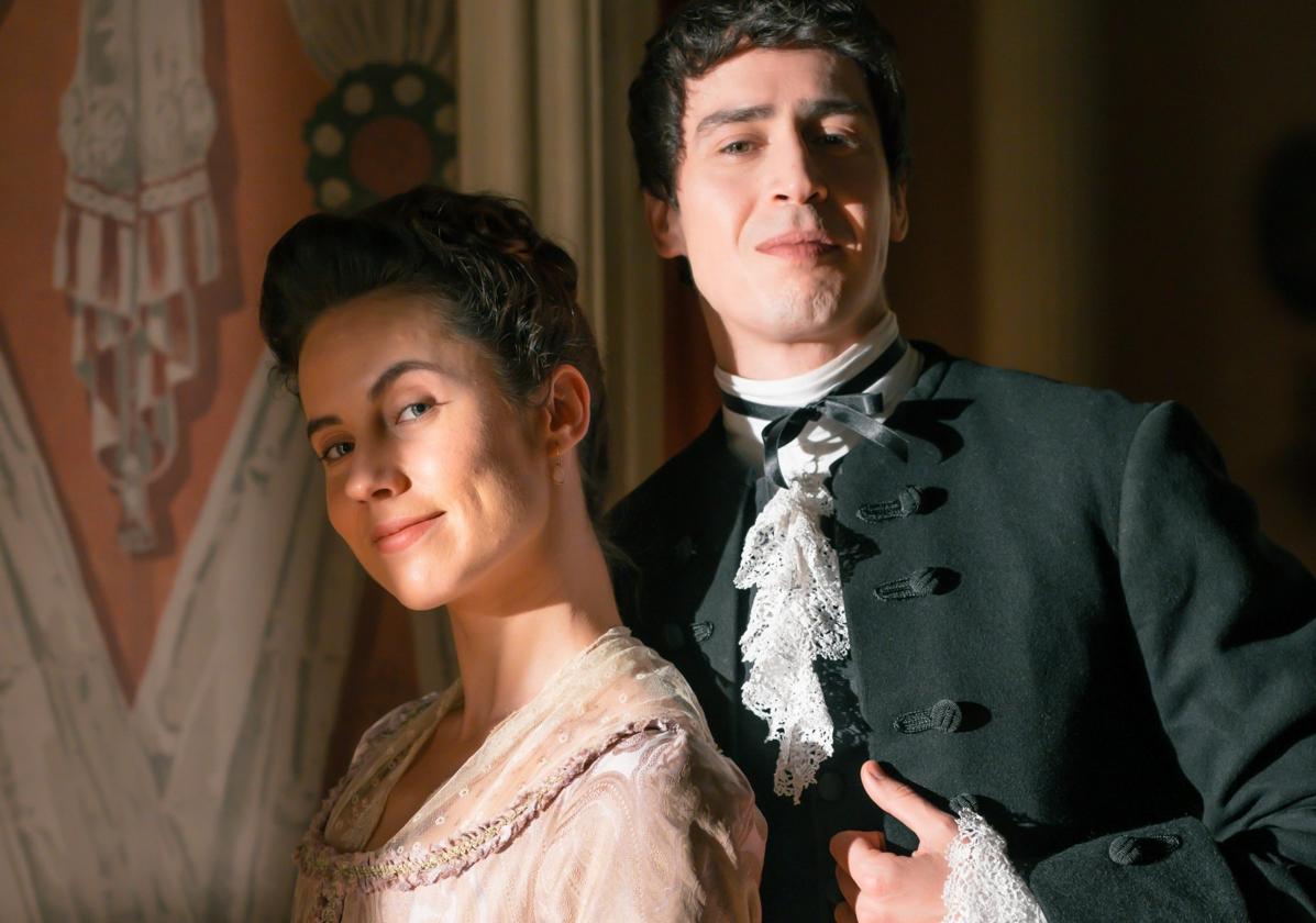 Miren Arrieta y Nacho Olaizola, caracterizados como Mercedes y Julio, en el set de 'Valle Salvaje'.