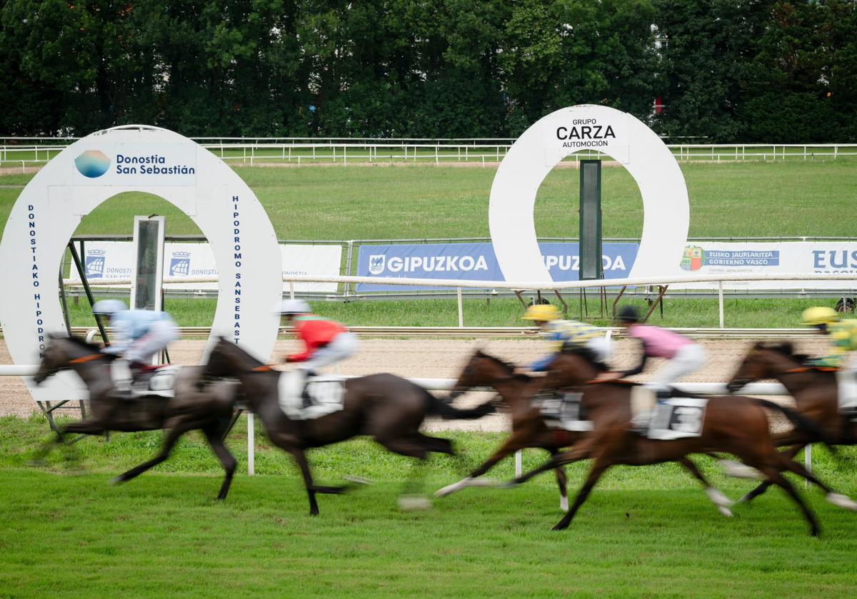 Las carreras madrugan este domingo en el hipódromo.