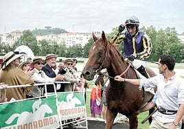 Una de las citas ineludibles del verano es visitar el Hipódromo y en la pasada jornada, éste echó la vista atrás ambientándose de época.