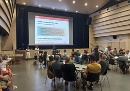 Medio centenar de ciudadanos asistió a la primera de las charlas informativas sobre el Plan General.