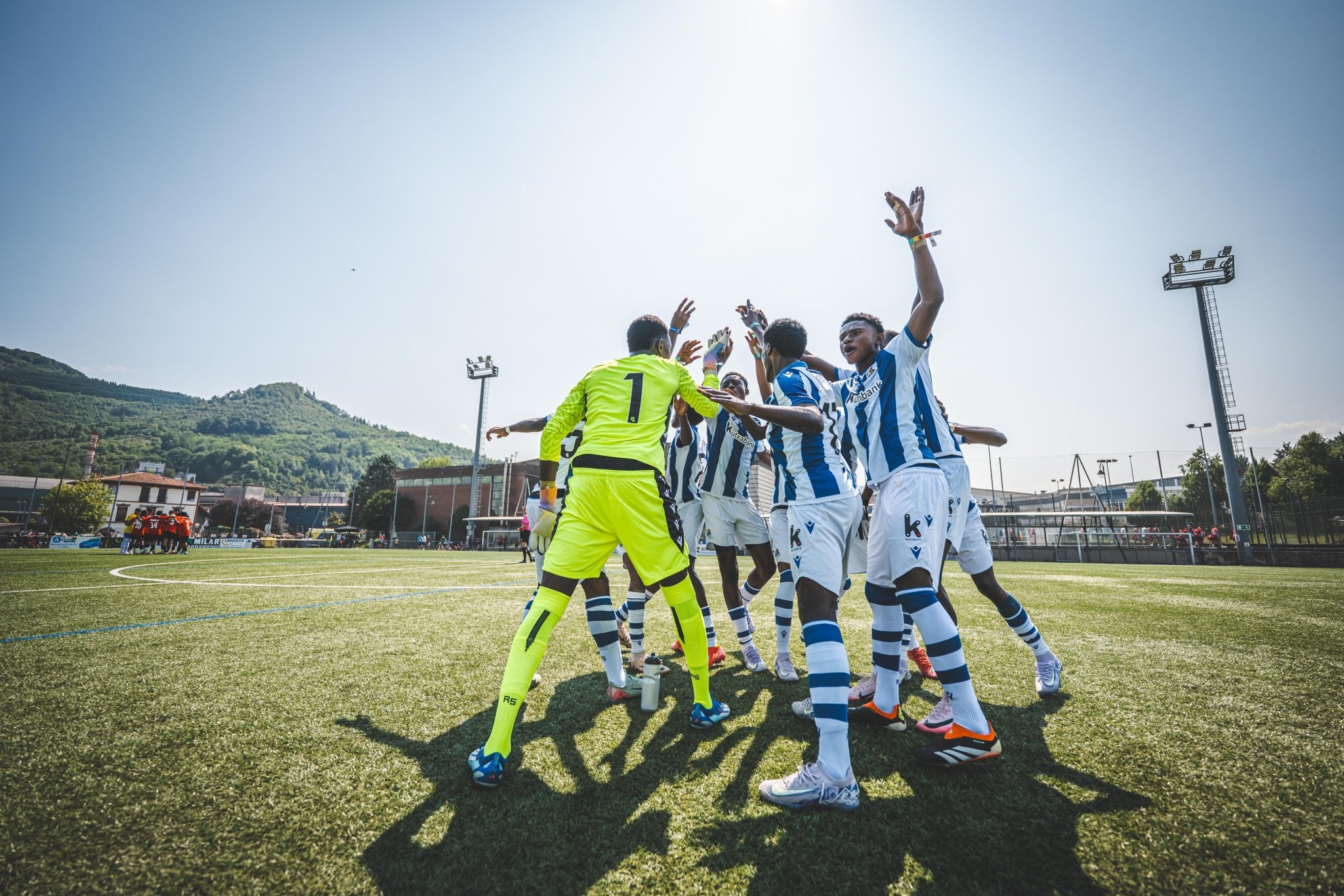 La plantilla de African Talent en una de las eliminatorias de la Donosti Cup.