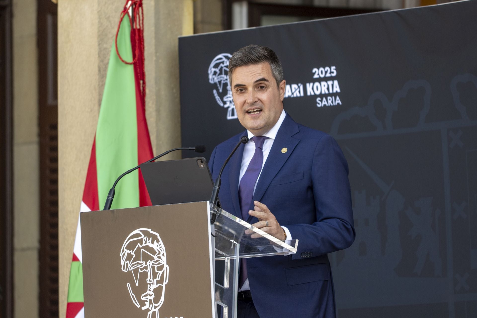 El consejero de Industria, Mikel Jauregi, durante la entrega de los Premios Joxe Mari Korta esta semana