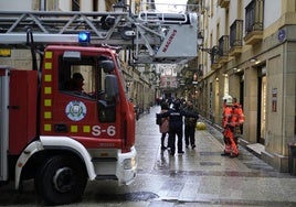 El Ayuntamiento de Donostia elude confirmar la presencia del hijo del exdirector de los bomberos en el concierto de Muguruza