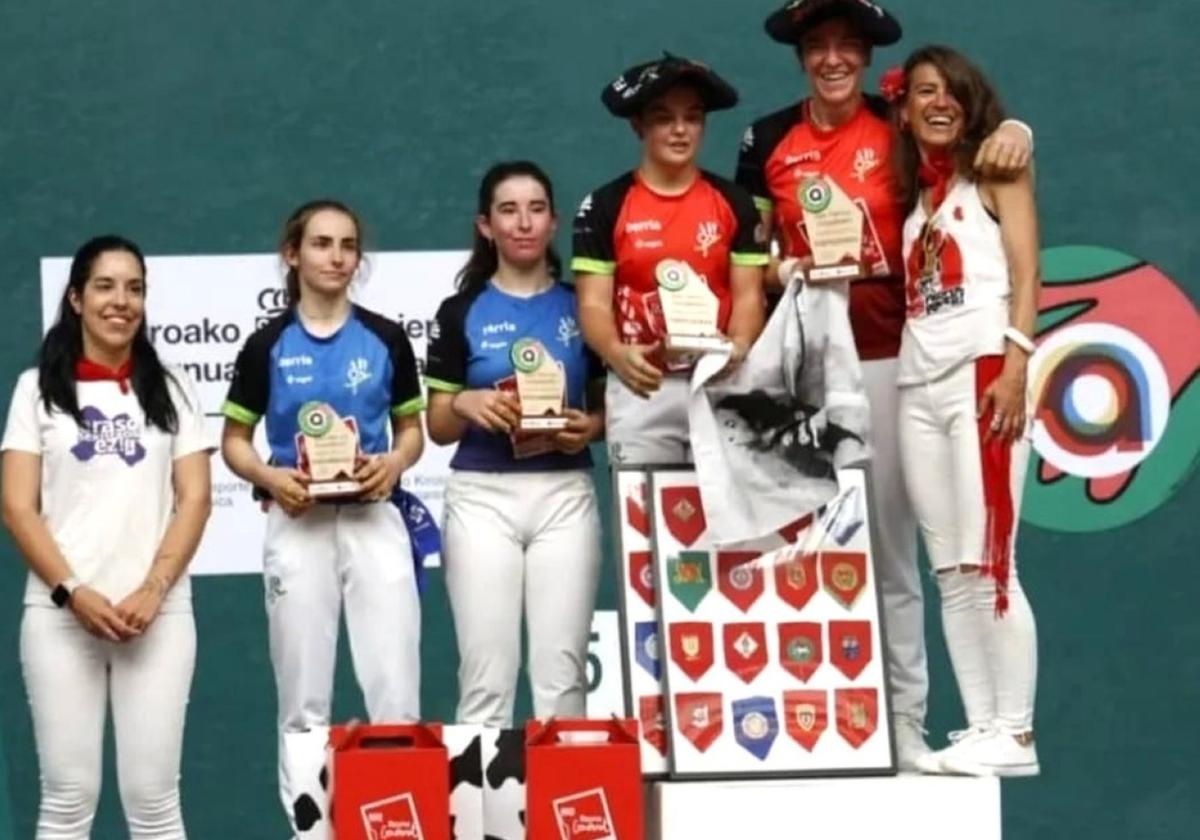 Barrocal junto a su compañera en lo más alto de podio.