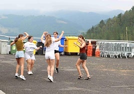 Jan-edanerako, dantzarako, muserako, elizkizunetan parte hartzeko edo ikuskizunez gozatzeko, gerturatu da jendea Urrategira.